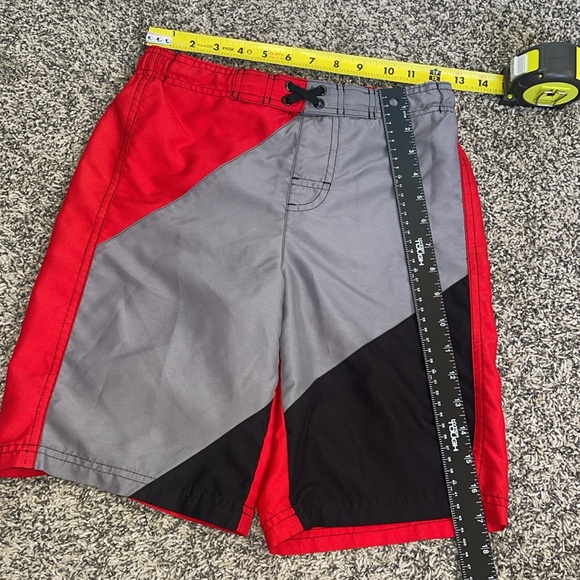 Boys swim trunks size 8 red gray black - Picture 4 of 16